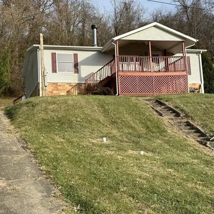 Buy this studio apartment on 6653 Sanns Drive in Cabell County, WV 25537