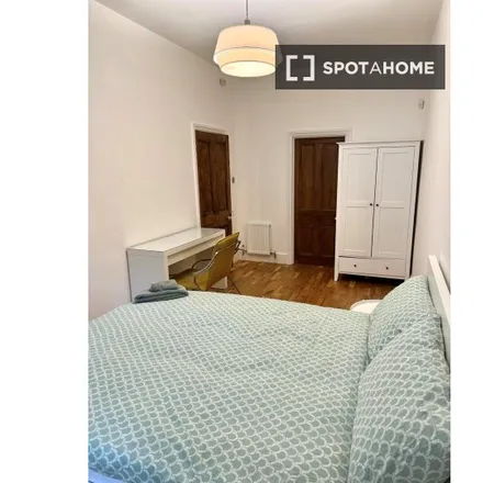 Rent this 3 bed room on 154 Gloucester Terrace in London, W2 6HN