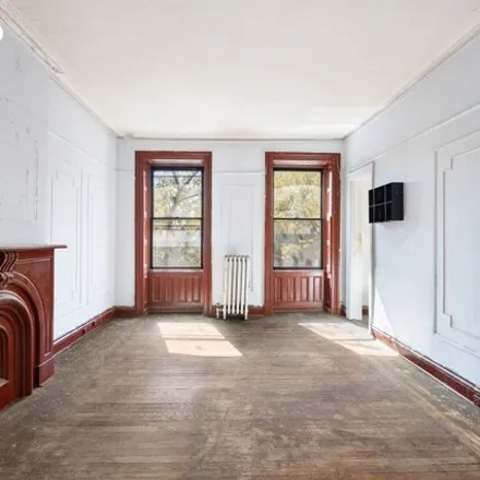 Image 4 - 395 Clermont Avenue, New York, NY 11238, USA - Townhouse for sale
