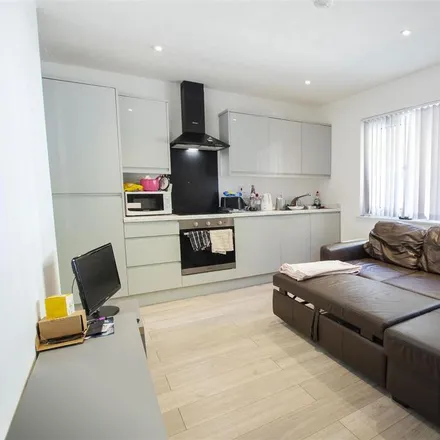 Rent this 2 bed apartment on Fladbury Crescent in Selly Oak, B29 6PL