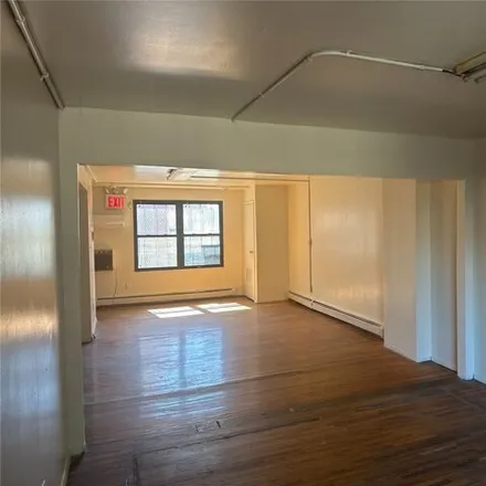 Image 6 - 82-72 161st St, Jamaica, New York, 11432 - House for sale