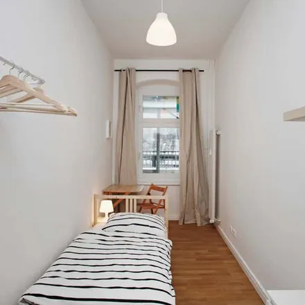 Rent this 5 bed room on Spiegelweg 5 in 14057 Berlin, Germany