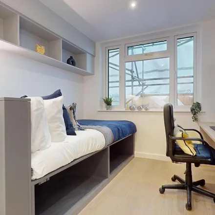 Rent this studio apartment on 11 Talbot Square in London, W2 1TS