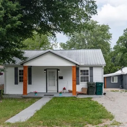 Buy this 2 bed house on 198 North Pine Street in Hohenwald, TN 38462
