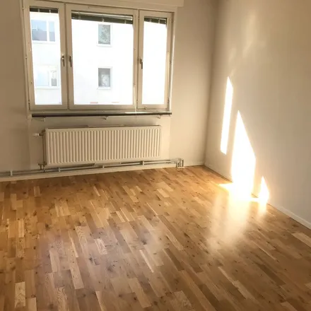 Rent this 3 bed apartment on Kungsfågelgatan 30 in 724 70 Västerås, Sweden