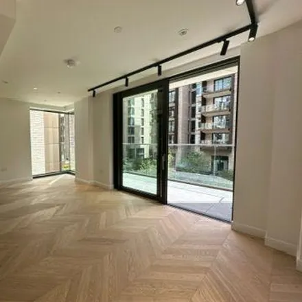 Image 2 - Valencia Tower, 3 City Road, London, EC1V 2AP, United Kingdom - Apartment for rent