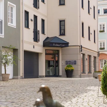 Rent this 2 bed apartment on Taubenmarkt 1 in 83278 Traunstein, Germany