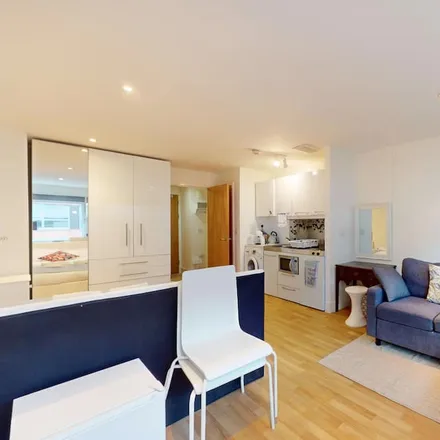 Image 6 - London, SE1 4NN, United Kingdom - Apartment for rent