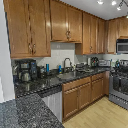 Image 7 - Bryant House, 1455 North Sandburg Terrace, Chicago, IL 60610, USA - Condo for rent