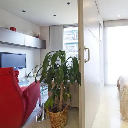 Image 2 - Carrer de Còrsega, 505, 08037 Barcelona, Spain - Apartment for rent