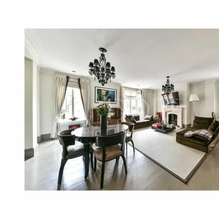 Rent this 3 bed room on 19 Chelsea Square in London, SW3 6LL