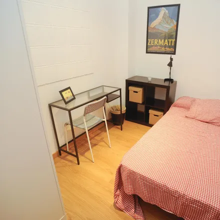 Rent this 5 bed room on Carrer de Joaquim Costa in 18, 46005 Valencia