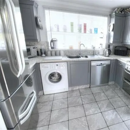 Image 5 - Chiltern Close, Eastbourne, BN23 8HD, United Kingdom - House for sale