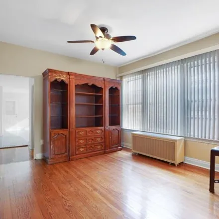 Image 9 - 5242 West Cuyler Avenue, Chicago, IL 60641, USA - House for sale