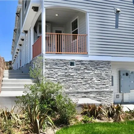Rent this 3 bed townhouse on 499 North Market Street in Inglewood, CA 90302