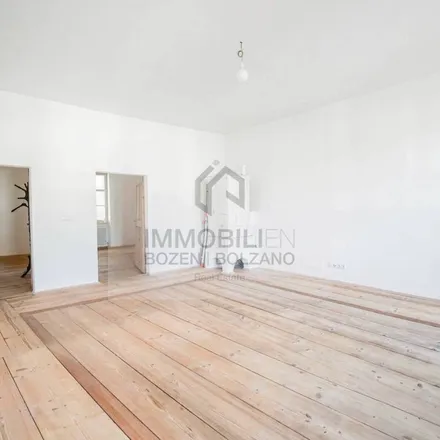 Image 5 - Via dei Portici - Laubengasse 25, 39100 Bolzano - Bozen BZ, Italy - Apartment for rent