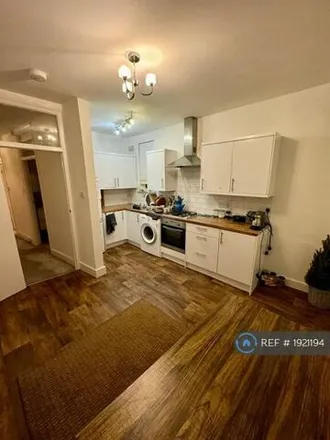 Image 7 - Long Lane, Ballards Lane, London, N3 1LP, United Kingdom - Apartment for rent