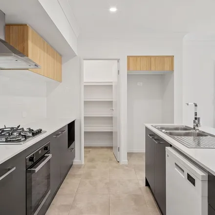 Image 2 - 99 Teal Circuit, Greenbank QLD 4124, Australia - Apartment for rent