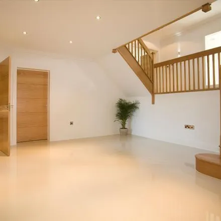 Rent this 7 bed apartment on High Drive in Oxshott, KT22 0NG