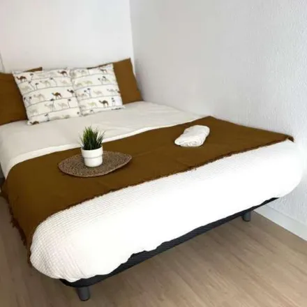 Rent this 1 bed apartment on Carrer del Doctor Vicent Zaragozà in 53, 46020 Valencia