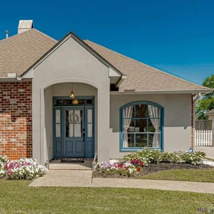 Buy this 3 bed house on Bluebonnet Highlands Common Area in Bluebonnet Boulevard, Highland Estates