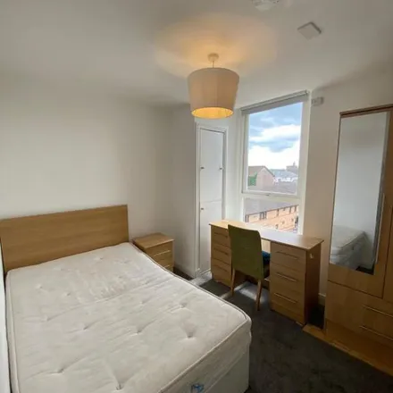 Rent this 3 bed apartment on Stirling Street in Dundee, DD3 6PH