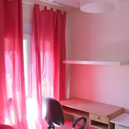 Rent this 3 bed apartment on Calle Rafael Alberti in 41008 Seville, Spain