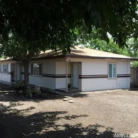 Buy this 2 bed house on 1109 Center Avenue in Dos Palos, Merced County