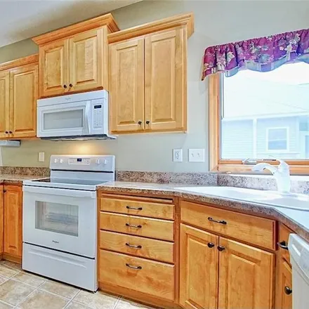 Image 3 - 788 Briarwood Drive, Red Wing, MN 55066, USA - Townhouse for sale