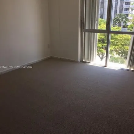 Image 4 - 350 Grapetree Drive, Key Biscayne, Miami-Dade County, FL 33149, USA - Apartment for rent