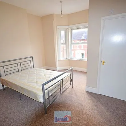 Rent this 5 bed townhouse on 137 Holyhead Road in Coventry, CV1 3AD