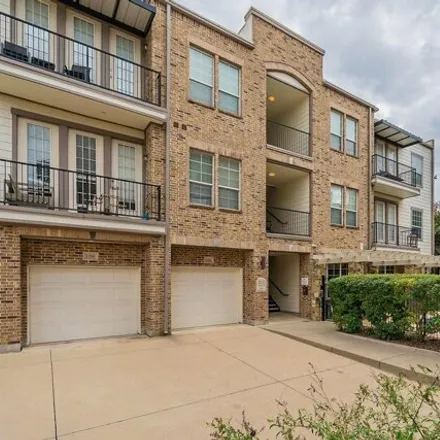 Buy this 1 bed condo on 1020 Texas Street in Fort Worth, TX 76166