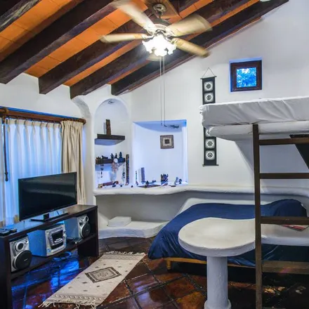 Rent this 6 bed house on Circuito de los Volcanes in 62738 Atlatlahucan, MOR