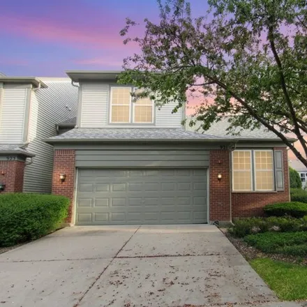 Rent this 3 bed house on 983 Kings Canyon Drive in Streamwood, IL 60107