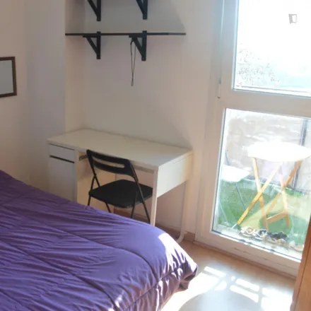 Rent this 3 bed room on Carrer dels Nou Barris in 4, 08042 Barcelona