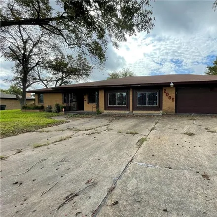 Buy this 4 bed house on 2005 East Avenue I in Temple, TX 76501