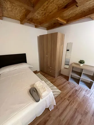 Rent this 4 bed room on Calle Carraca in 3, 29011 Málaga