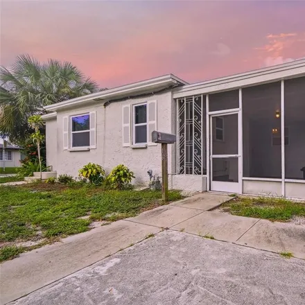 Buy this 4 bed duplex on 16 South Highland Avenue in Clearwater, FL 33755