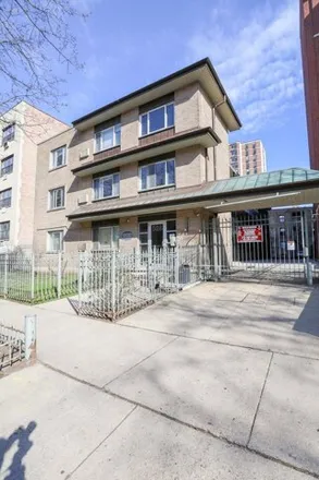 Rent this 1 bed house on 528 West Wellington Avenue in Chicago, IL 60657