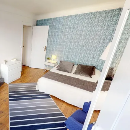 Rent this 3 bed room on 66 Avenue de Breteuil in 75007 Paris, France