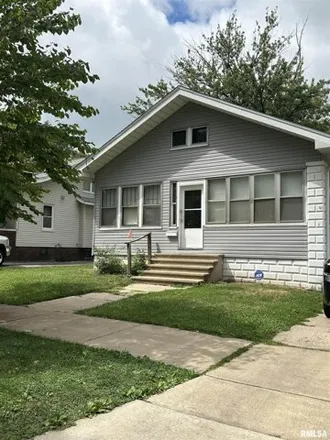 Buy this 2 bed house on 1177 East Kansas Street in Peoria, IL 61603
