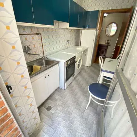 Rent this 4 bed apartment on Madrid in Colegio Sagrada Familia de Urgel, Avenida de Palomeras
