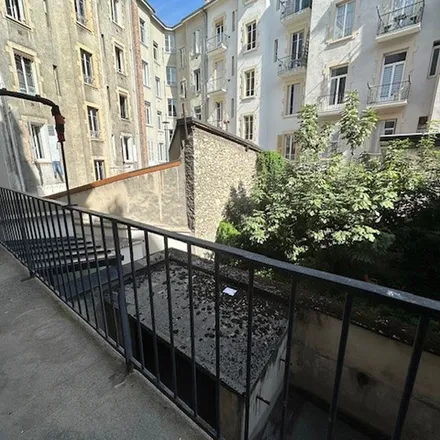 Rent this 3 bed apartment on 4 Rue Aubert Dubayet in 38000 Grenoble, France