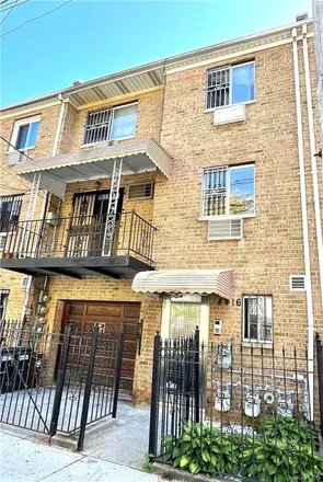 Rent this 3 bed townhouse on Church of the Good Shepherd in Matilda Avenue, New York