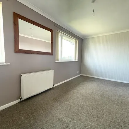 Rent this 3 bed townhouse on 41 Newhall Crescent in Leeds, LS10 3RD