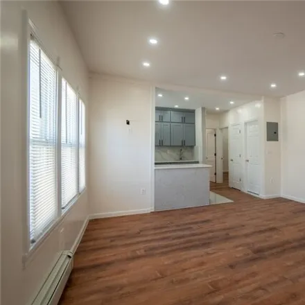Image 4 - 1339 East 15th Street, New York, NY 11230, USA - House for rent