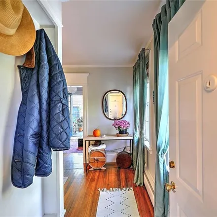 Image 3 - 235 Doyle Avenue, Providence, RI 02906, USA - Apartment for rent