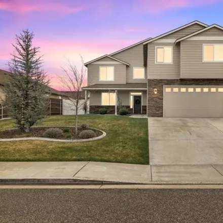 Buy this 5 bed house on 4208 Sahara Drive in Pasco, WA 99301