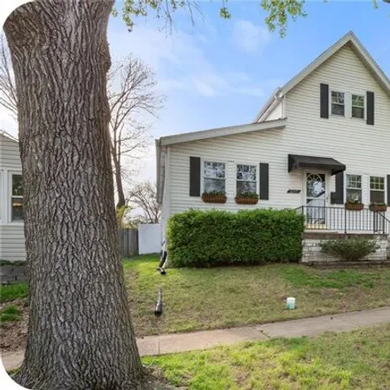 Buy this 3 bed house on 5651 Fyler Avenue in St. Louis, MO 63139