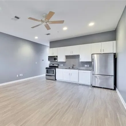 Image 3 - 2931 East 12th Street, Austin, TX 78702, USA - Condo for sale